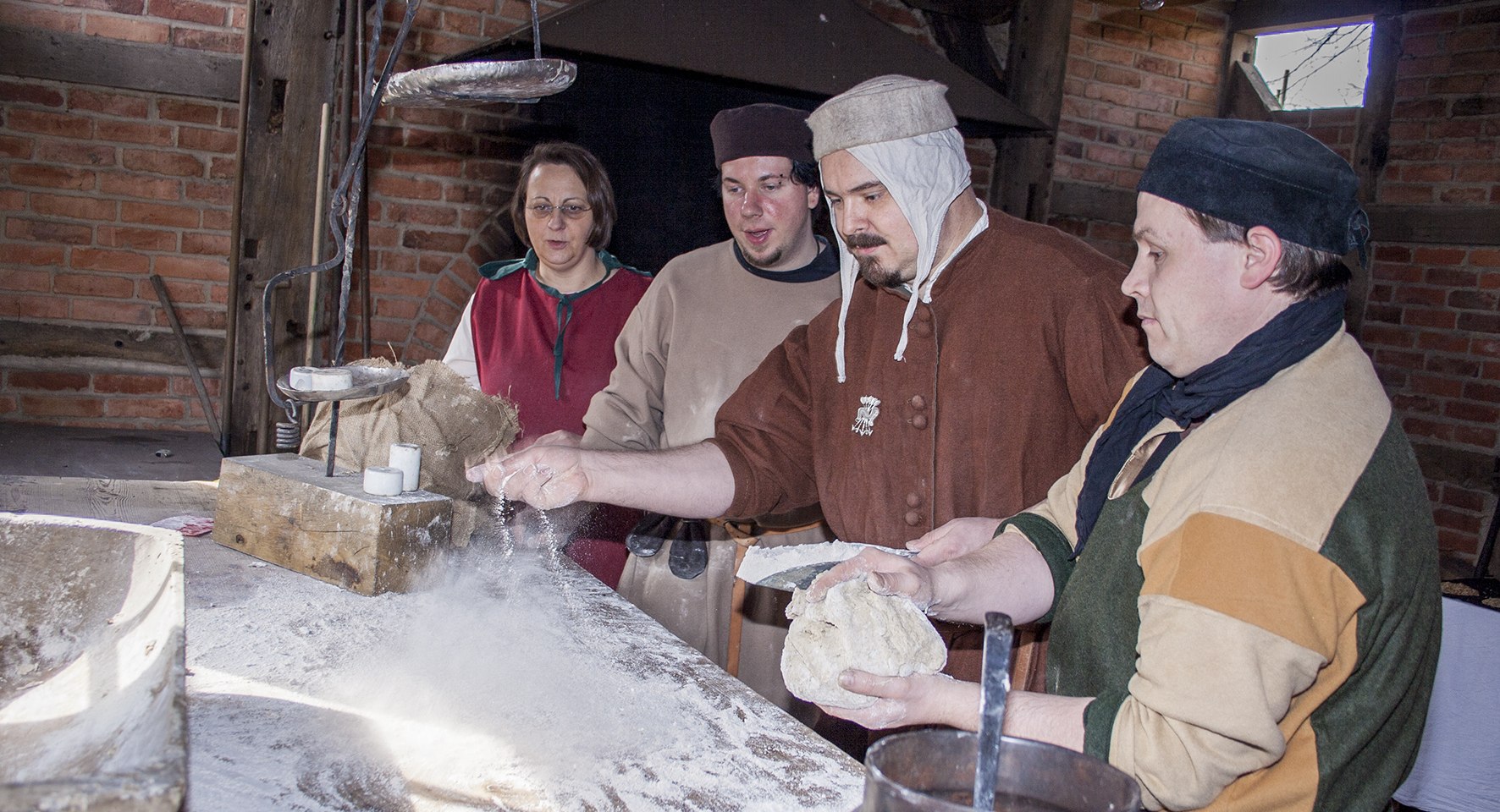 Auch mittelalterliches Backen wird als Kurs angeboten., © Museum Vechta/ W. Siemer