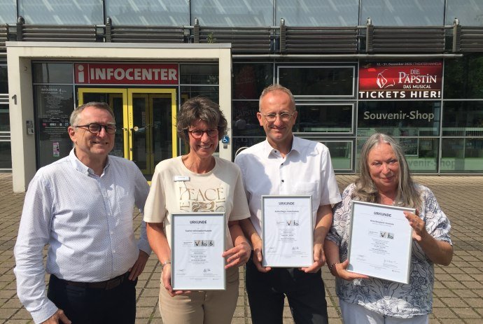 Hameln Marketing und Tourismus GmbH freut sich über gleich drei Reisen für Alle-Zertifizierungen, © HamelnMarketing