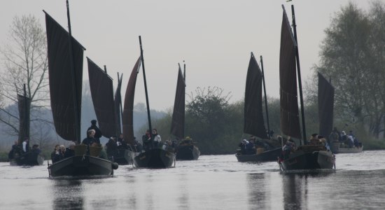 Torfkahnarmada, © Touristikagentur Teufelsmoor-Worpswede Unterwasser e.V./KarstenSchöpfer