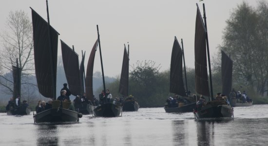 Torfkahnarmada, © Touristikagentur Teufelsmoor-Worpswede Unterwasser e.V./KarstenSchöpfer