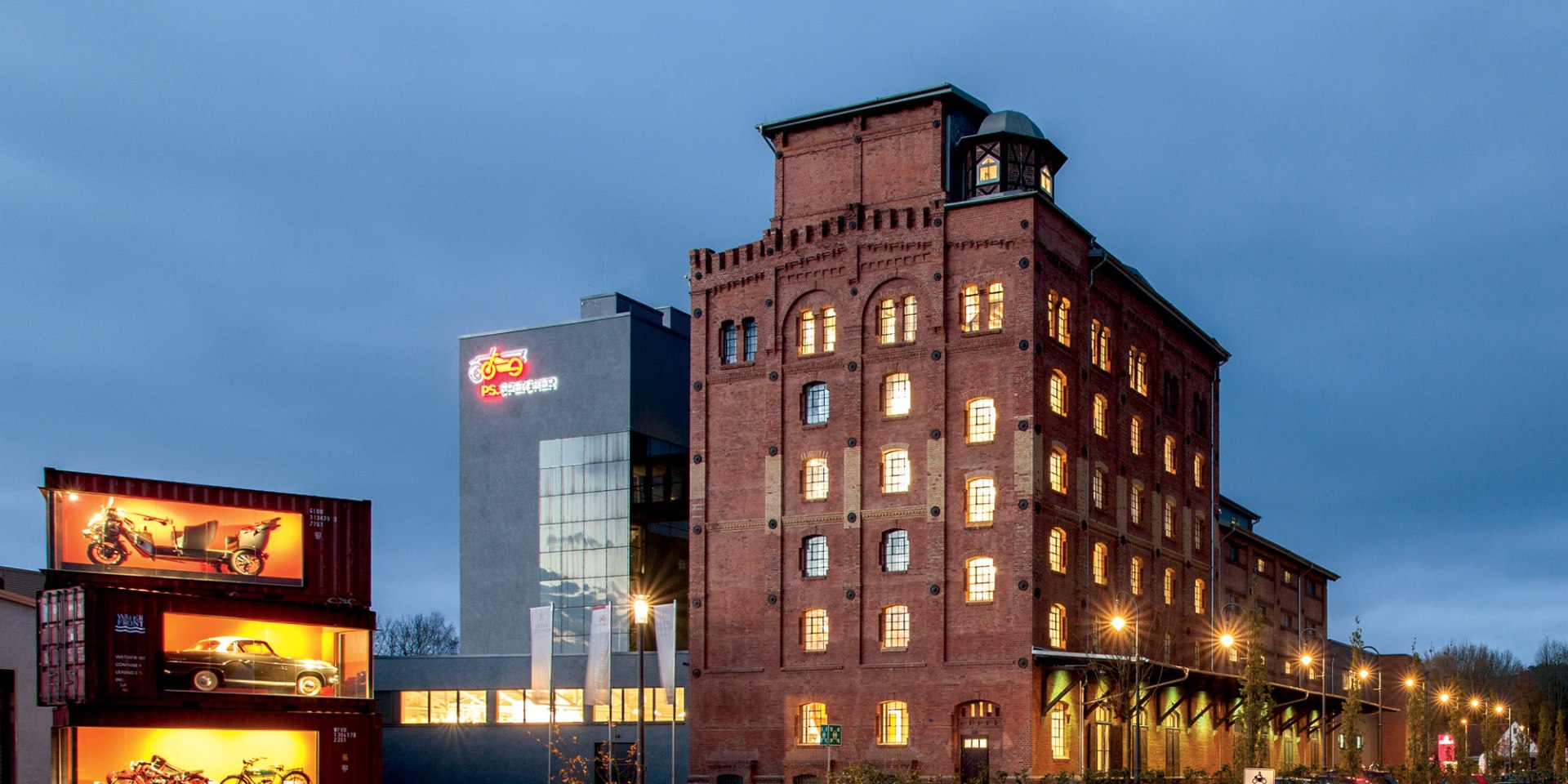 Außenaufnahme des PS.SPEICHER am Abend, © Kulturstiftung Kornhaus / Spieker Fotografie