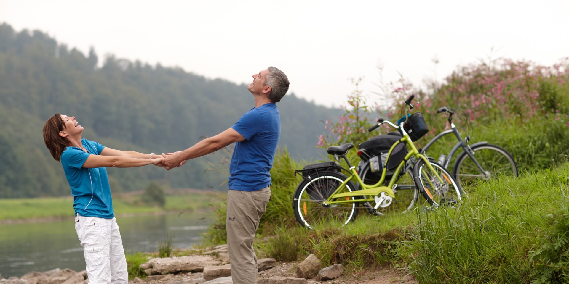 Radfahrspaß am beliebten Weser-Radweg, © Weserbergland Tourismus e.V.