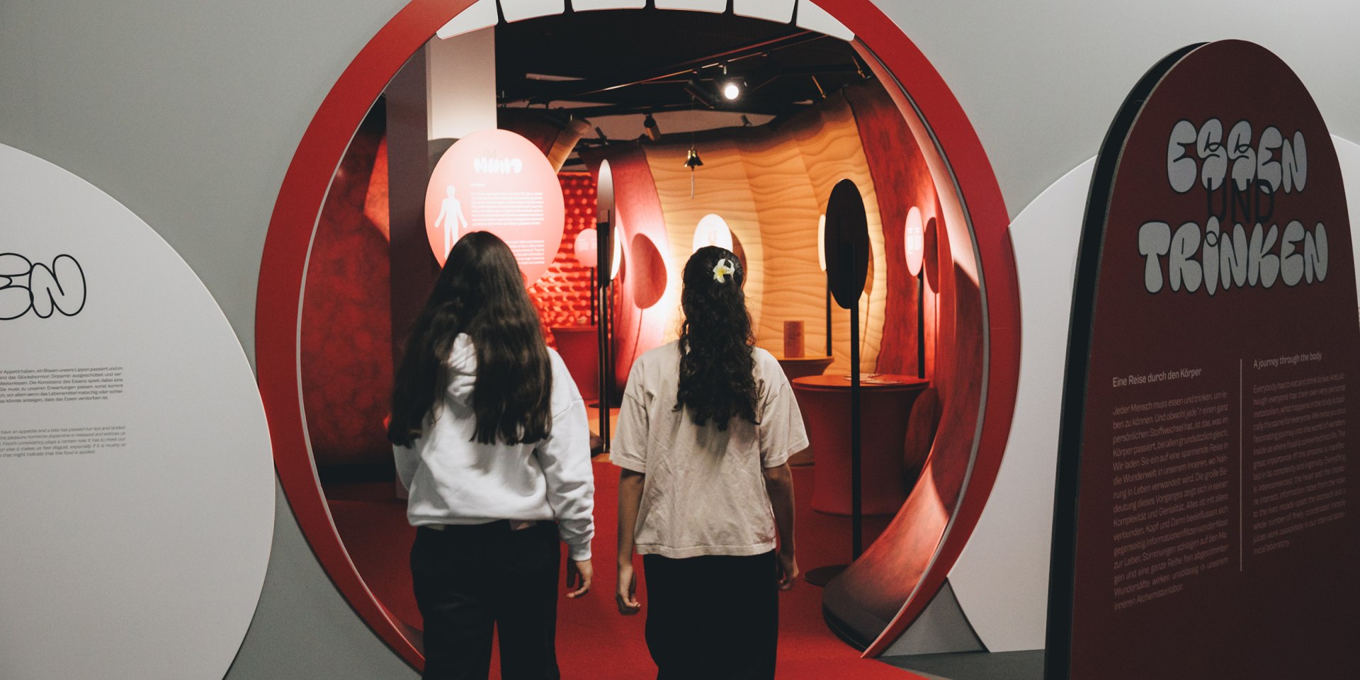 Blick in den Teil „Körperreise“ der großen Sonderausstellung „Essen und Trinken. Reisen durch Körper &amp; Zeit“, Reiss-Engelhorn-Museen Mannheim., © rem/Maria Schumann