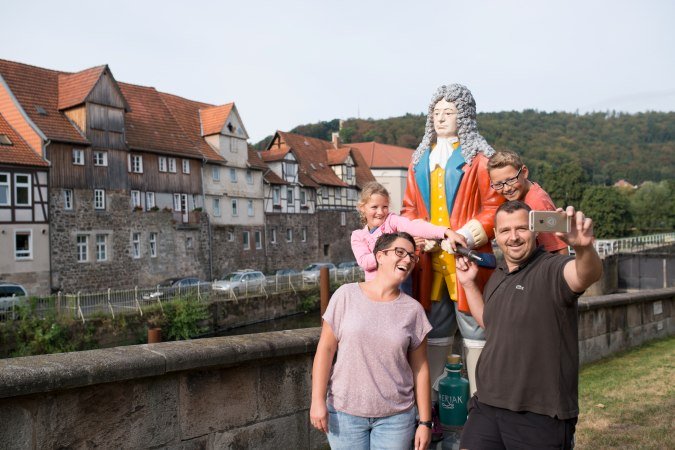 Familie in Hann. Münden macht ein Selfie