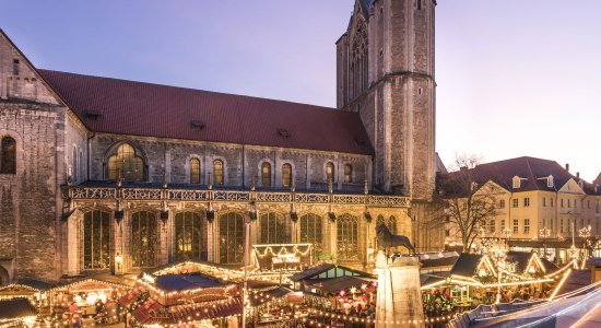 Der Braunschweiger Weihnachtsmarkt bringt Adventsstimmung auf die Plätze rund um den Dom St. Blasii. , © Braunschweig Stadtmarketing GmbH/Christian Bierwagen Der Braunschweiger Weihnachtsmarkt bringt Adventsstimmung auf die Plätze rund um den Dom St. Blasii. , © Braunschweig Stadtmarketing GmbH/Christian Bierwagen