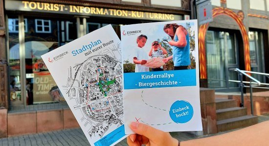 Kinderralley vor der Tourist-Information, © Bild &quot;Kinderrallye Biergeschichte&quot; von Einbeck Tourismus. Lizenz: CC0 