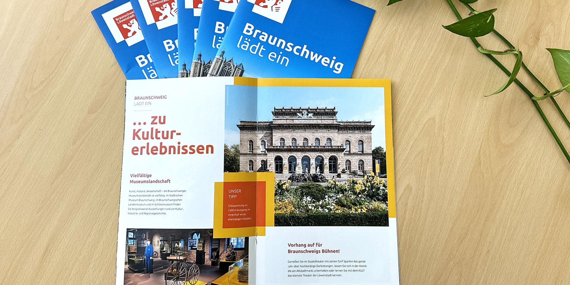 Die neue Broschüre „Braunschweig lädt ein“ macht Lust auf eine Reise in die Löwenstadt., © Braunschweig Stadtmarketing GmbH