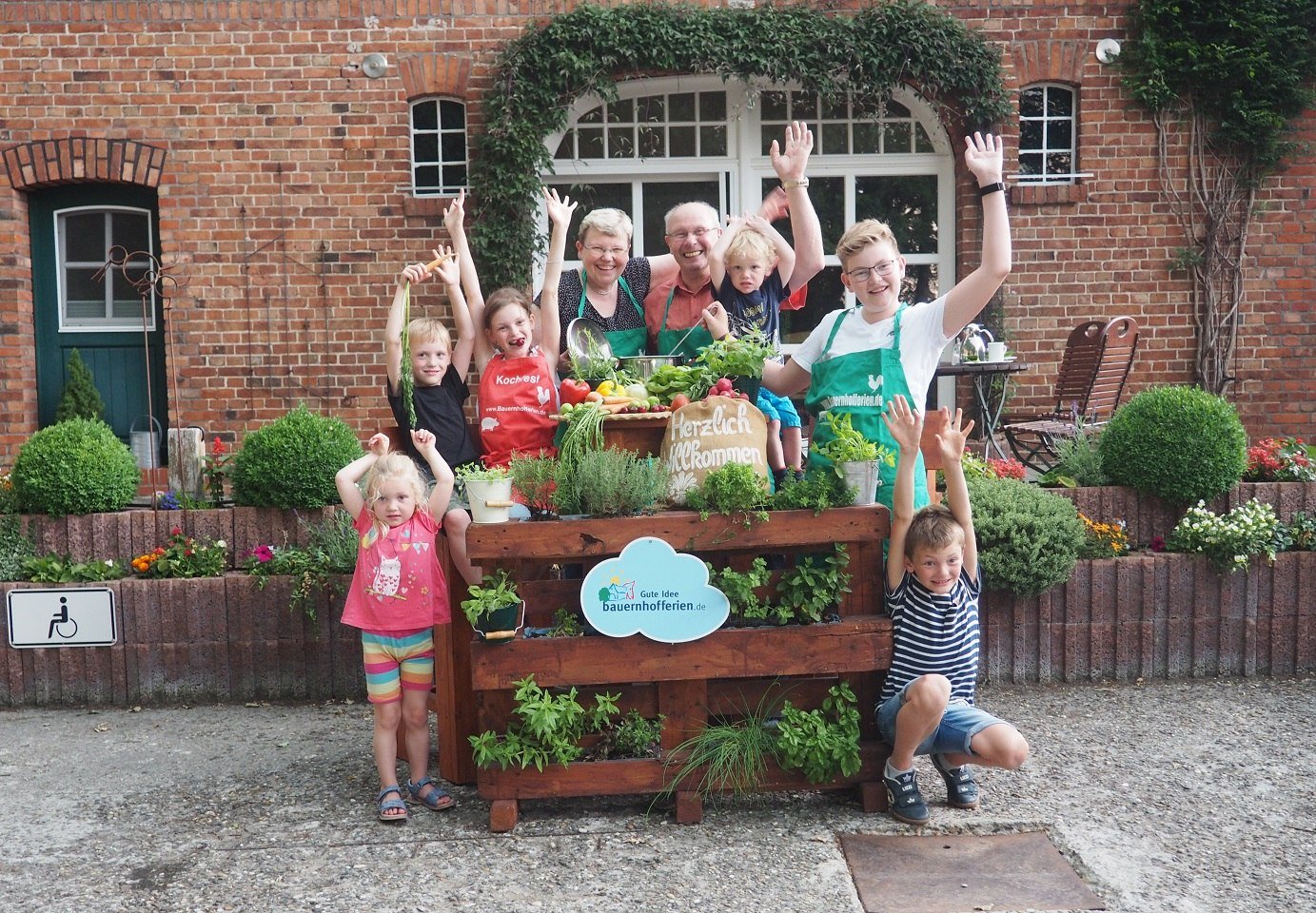 Familie Nyenhuis und bauernhofferien.de heißen alle herzlich Willkommen auf dem Kochfest., © AG Urlaub und Freizeit auf dem Lande e.V.