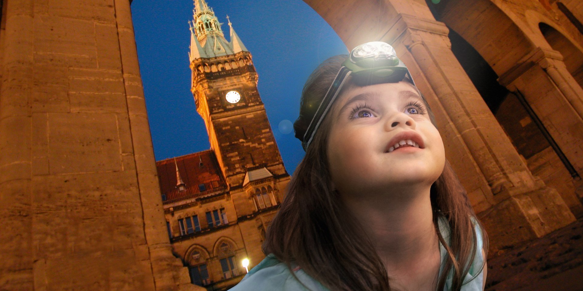 In den Osterferien vermittelt das Stadtmarketing unterhaltsame Stadtführungen für Kinder und Familien – wie die Taschenlampenführung für Kinder, © Braunschweig Stadtmarketing GmbH/ okerland-archiv, shutterstock