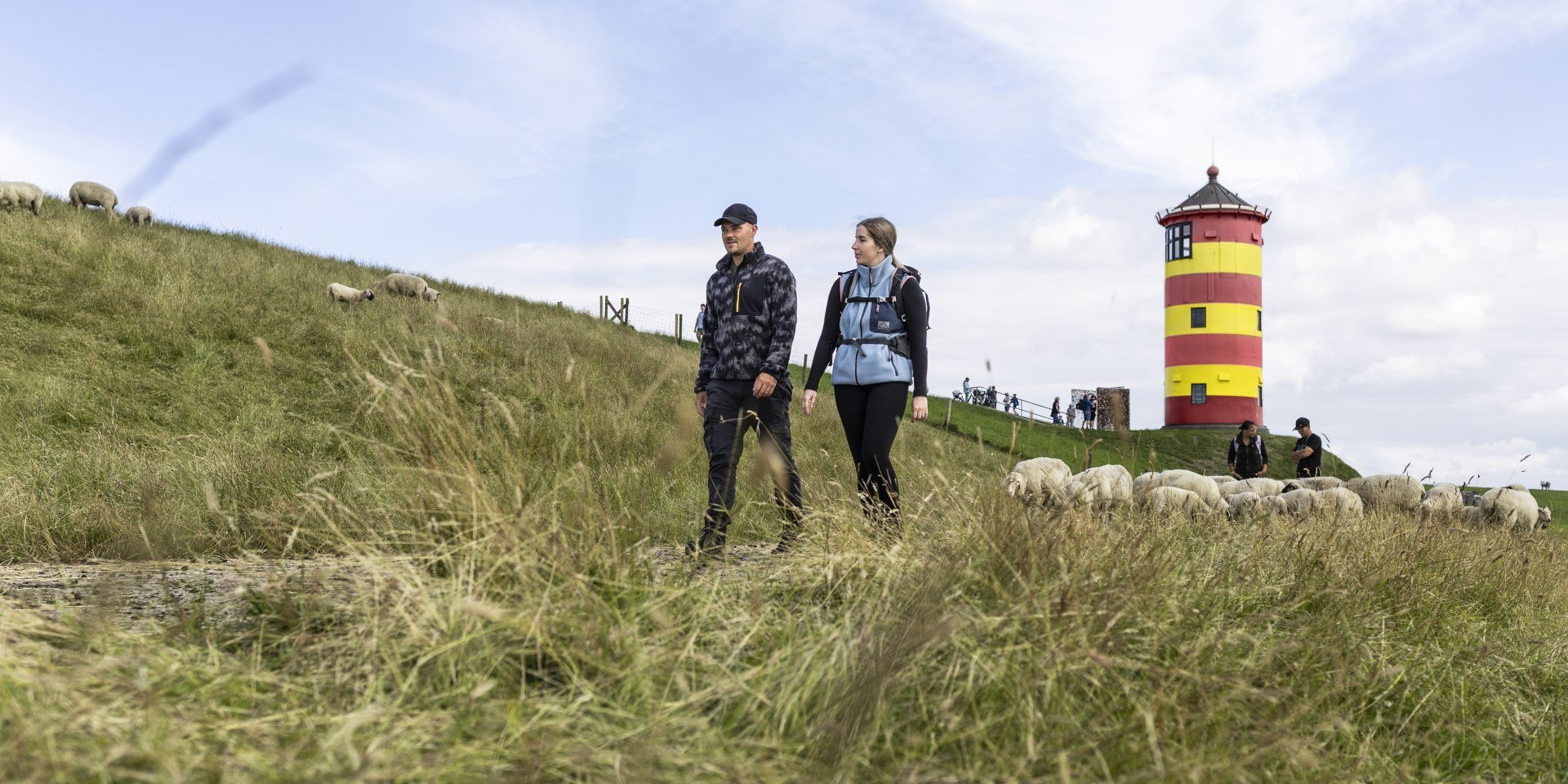 Wanderer am Deich , © Tourismus-Agentur Nordsee GmbH